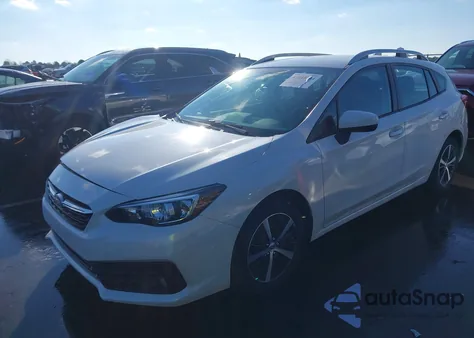 2021 Subaru Impreza Premium 5-Door z USA, uszkodzony, nr VIN 4S3GTAV62M3714094